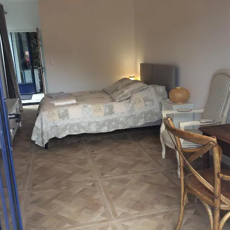 ゲストハウス Les 3 Pigeons ブレシュイール