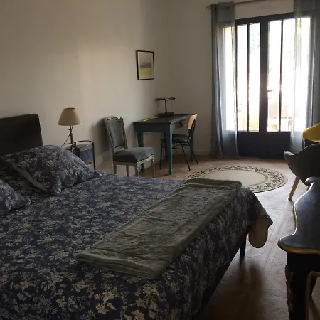 Les 3 Pigeons ゲストハウス 3*