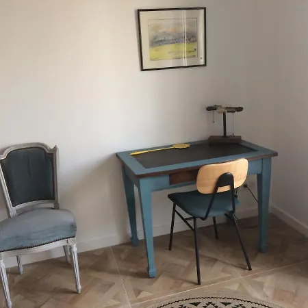 ゲストハウス Les 3 Pigeons 3*