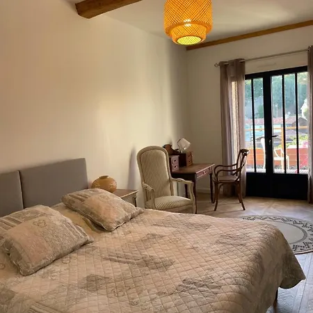 ゲストハウス Les 3 Pigeons 3*