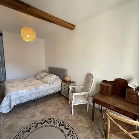 ゲストハウス Les 3 Pigeons 3*